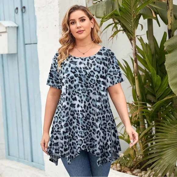 Larace Animal Print Top Shark Bite Hem Womans Size 2X - Picture 3 of 8